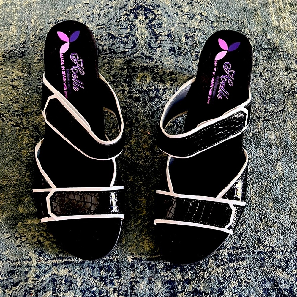 3” sandals black patent leather snakeskin w white accents &Velcro straps